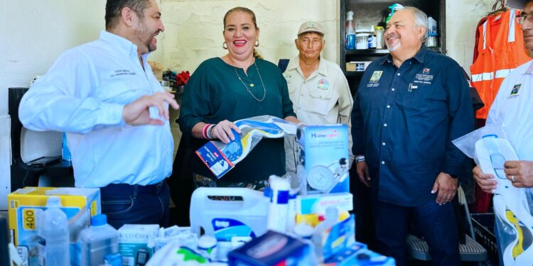 Entrega VI regidora medicamentos al personal de Servicios Públicos de Los Cabos