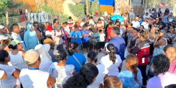  Autoridades municipales atienden a habitantes de la colonia López Obrador en CSL