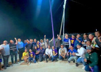 Instala Ayuntamiento de Los Cabos el poste número 100 de alumbrado público solar en Cabo San Lucas