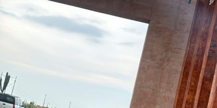 Empresa Constructora de “La Puerta de La Paz” hará reparaciones de la obra y asumirá los costos