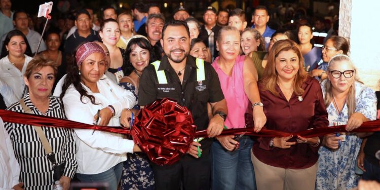 Alcalde Christian Agúndez inaugura centro recreativo en la colonia Altamira de Cabo San Lucas
