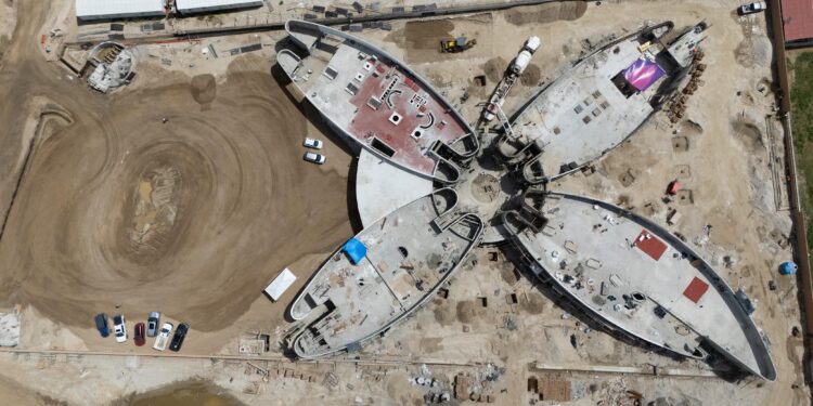 Recorre Christian Agúndez obra en proceso del CRIT Los Cabos; en octubre se realizará entrega del proyecto