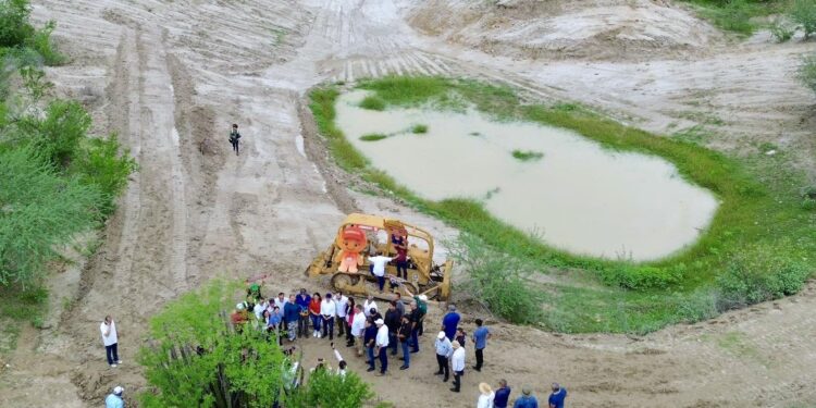 Encabeza Christian Agúndez rehabilitación y desazolve de ollas de captación de agua