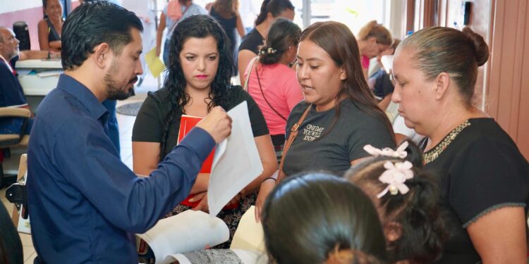 Inicia recepción de documentos de la campaña “Útiles con Cambio” y se entregan apoyos económicos en CSL