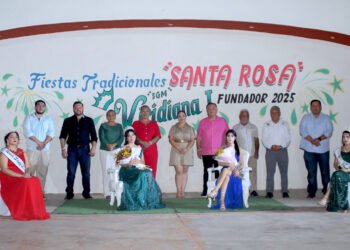 Coronan a Viridiana I como reina de las Fiestas Tradicionales Santa Rosa Fundador 2025