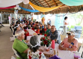Brinda DIF Los Cabos homenaje a las personas adultas mayores en su día