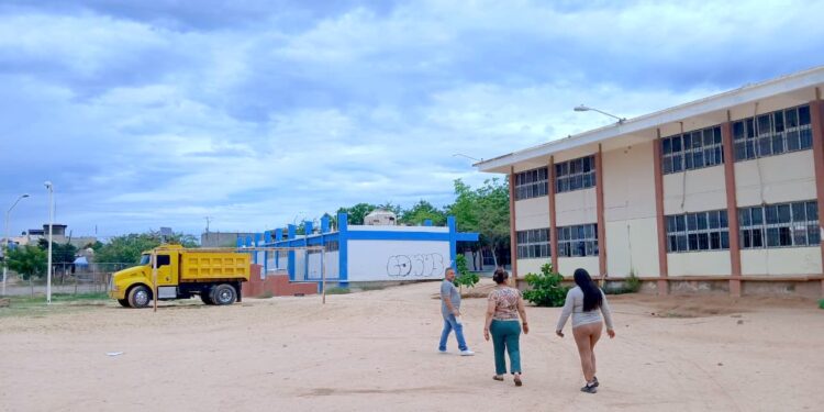 Recibe Secundaria Técnica 19 apoyo para el mejoramiento de cooperativa escolar  