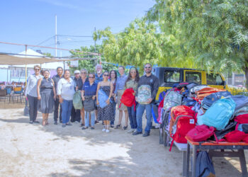 Entregan más de 170 mochilas a estudiantes de la Escuela Nueva Creación en Cabo San Lucas