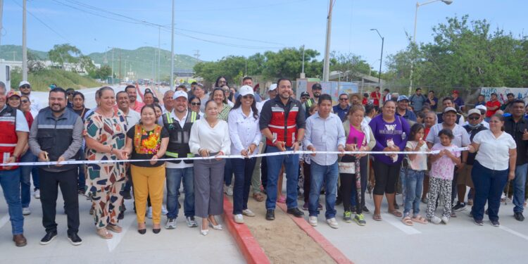 Entrega Ayuntamiento de Los Cabos obras de pavimentación integral en la colonia Leonardo Gastélum