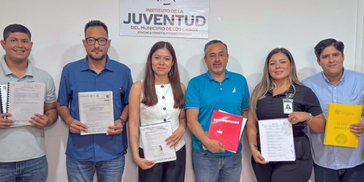 Jóvenes de Los Cabos reciben el Premio Municipal de la Juventud 2025
