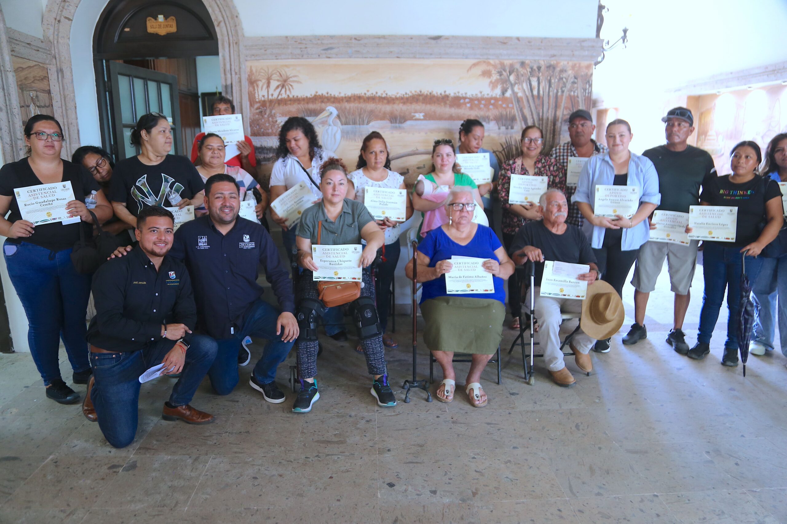 Beneficia Ayuntamiento de Los Cabos a 20 familias con apoyos económicos