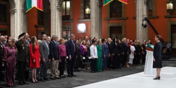 Acude el gobernador Víctor Castro al Primer Informe de Gobierno de la presidenta Claudia Sheinbaum