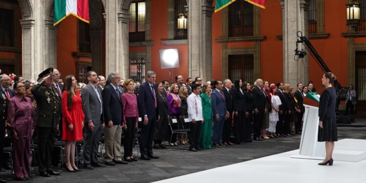 Acude el gobernador Víctor Castro al Primer Informe de Gobierno de la presidenta Claudia Sheinbaum