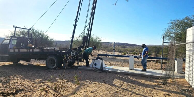 Beneficia Gobierno del Estado con sistema de extracción de agua a la comunidad de San Juanico