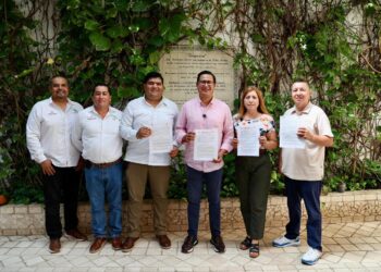 Facilitan vinculación laboral a estudiantes universitarios del CECyTE Todos Santos