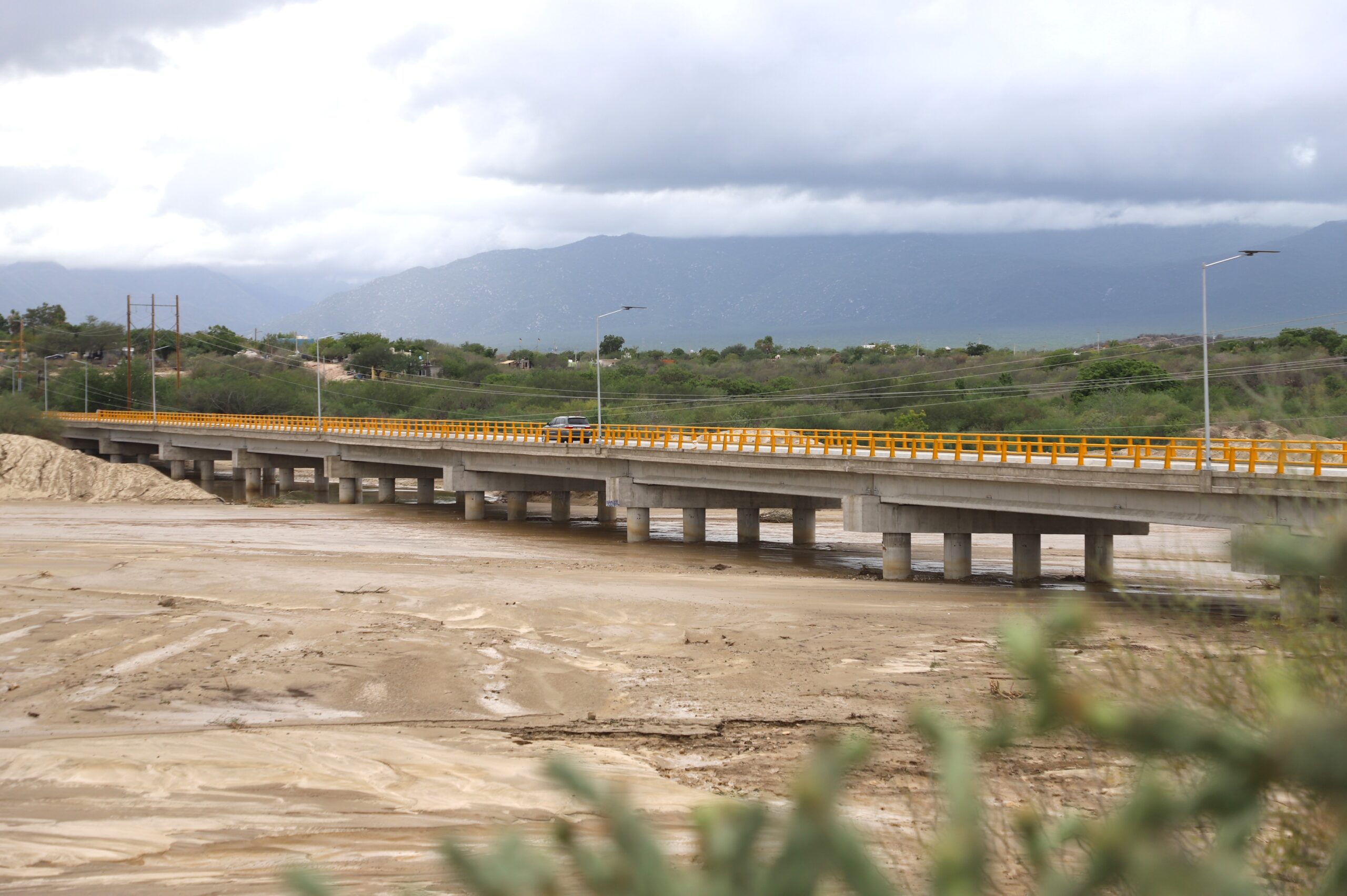 El Puente Santa Cruz en la Ribera opera con normalidad tras el paso del huracán Lorena