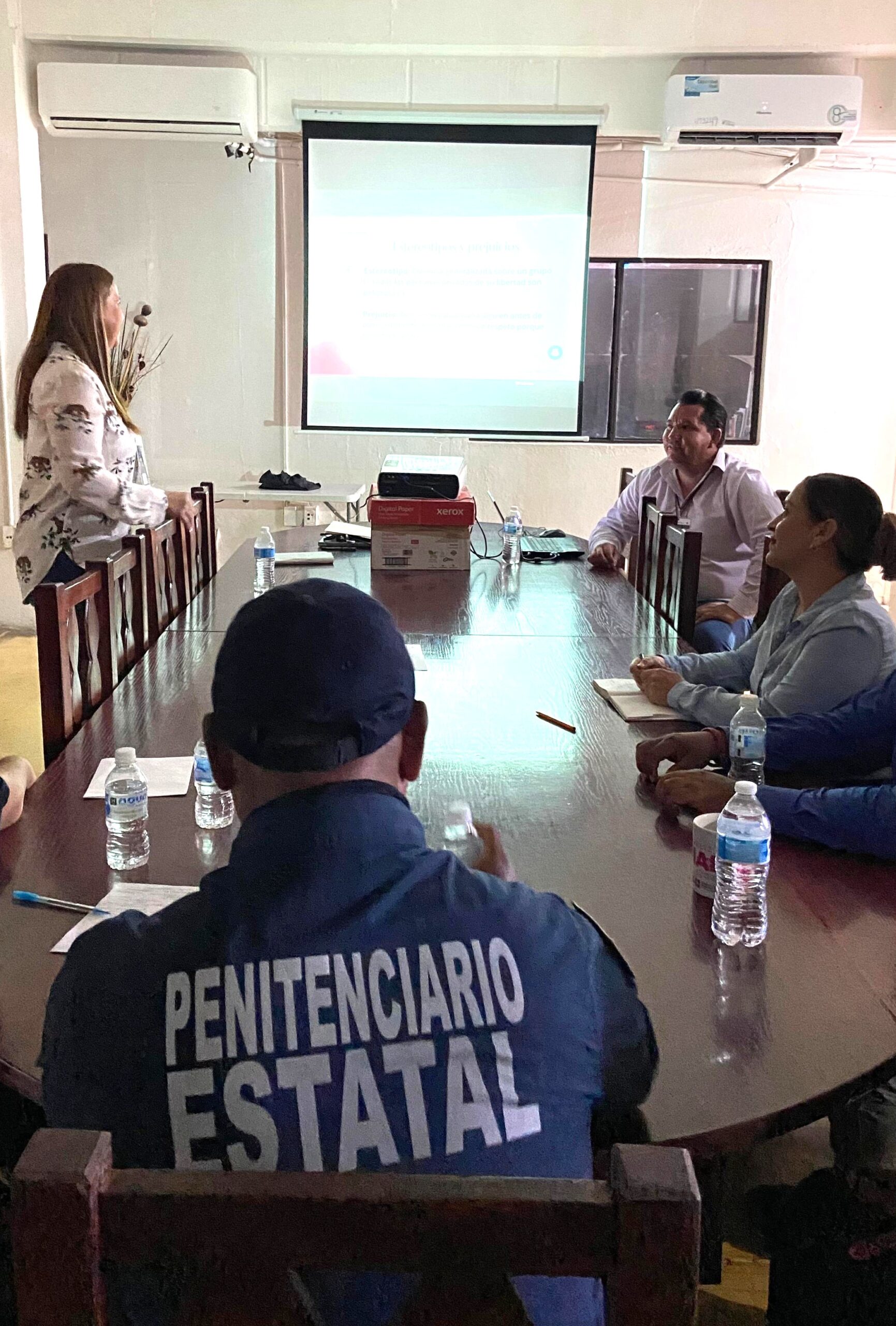 Personal penitenciario de La Paz recibe capacitación en derechos humanos