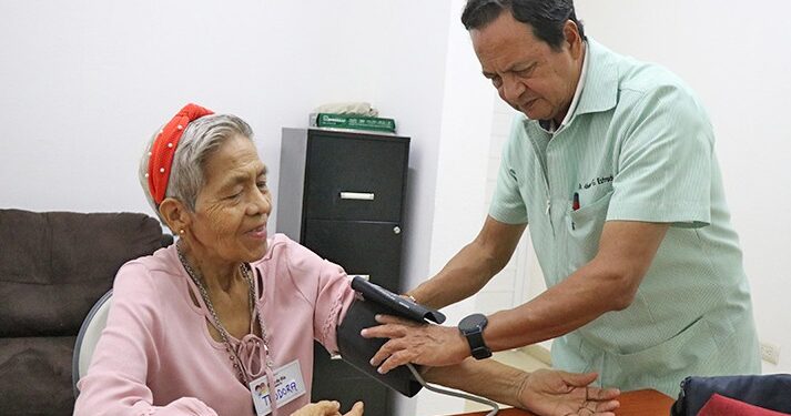 Brinda el sector salud BCS servicios preventivos a personas de la tercera edad