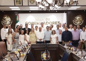 Gobernador Víctor Castro se reúne con el Colegio de Notarios y refrenda compromiso con la campaña nacional del testamento 