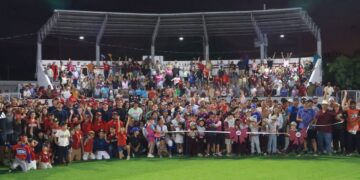 Acude gobernador Víctor Castro a la inauguración del campo de béisbol en San Juan de Los Planes