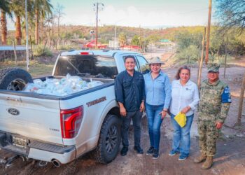 CELINA RAMÍREZ ENCABEZA ENTREGA DE APOYOS CASA POR CASA EN SAN IGNACIO