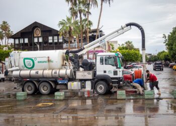 OOMSAPAS La Paz refuerza acciones de bacheo, desazolve y restablecimiento del servicio de agua