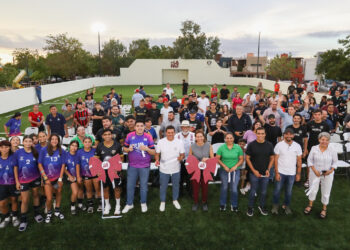 Inaugura Milena Quiroga rehabilitación del campo deportivo San Carlos