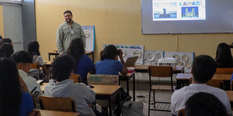 Turismo Municipal acerca la visión turística de La Paz a estudiantes