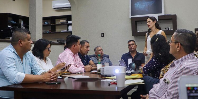 Delegados de La Paz conocen el proyecto del Bazar Turístico 2025