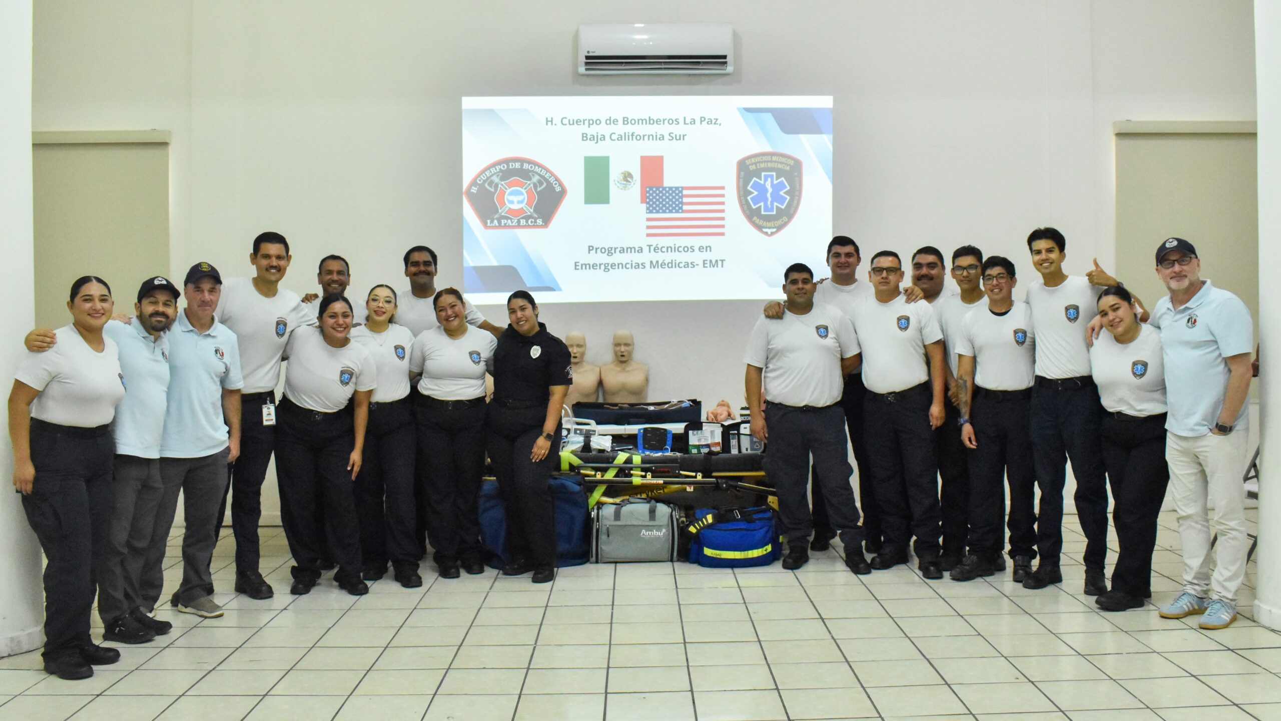 Se capacitan bomberos como técnicos en emergencias médicas
