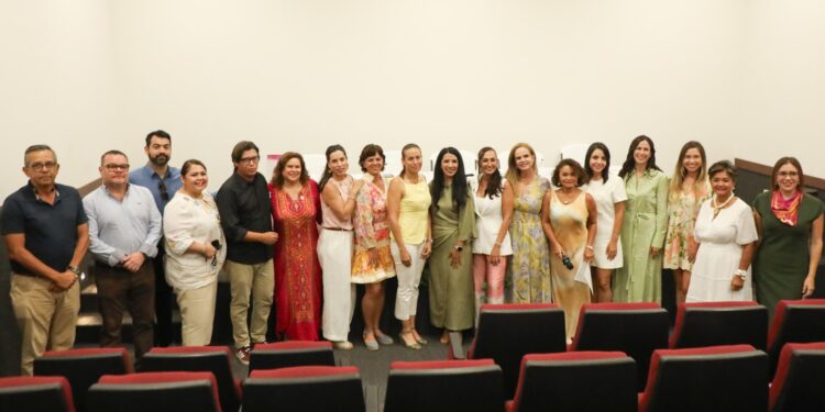 Impulsan liderazgo femenino en turismo con acuerdo entre el Ayuntamiento de La Paz y AFEET