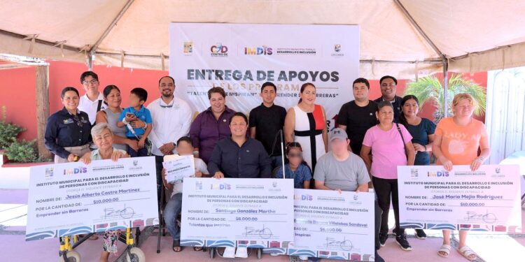 Personas con discapacidad y sus familias reciben apoyos económicos del Ayuntamiento de Los Cabos