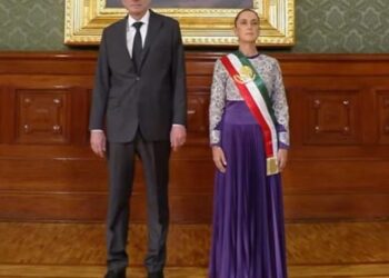 👗✨ Vestido histórico en el 215° Grito de Independencia