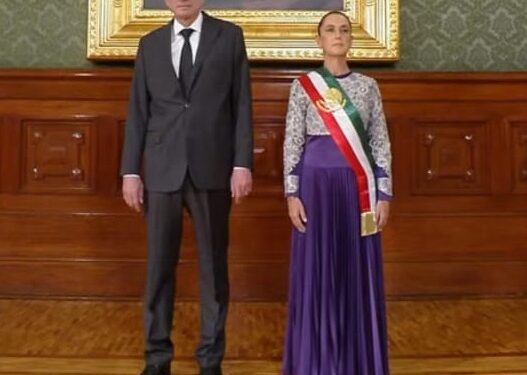 👗✨ Vestido histórico en el 215° Grito de Independencia