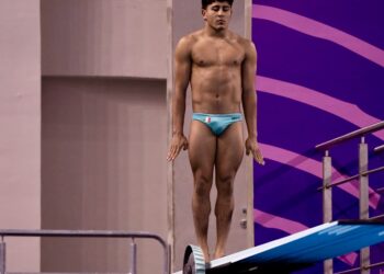 JESUS AGUNDEZ ENTRENA CON GATORS DE LA UNIVERSIDAD DE LA FLORIDA