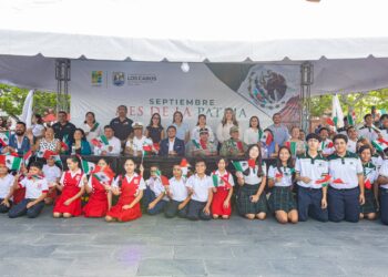 Realiza Gobierno de Los Cabos ceremonia de izamiento de bandera para conmemorar el inicio del Mes Patrio