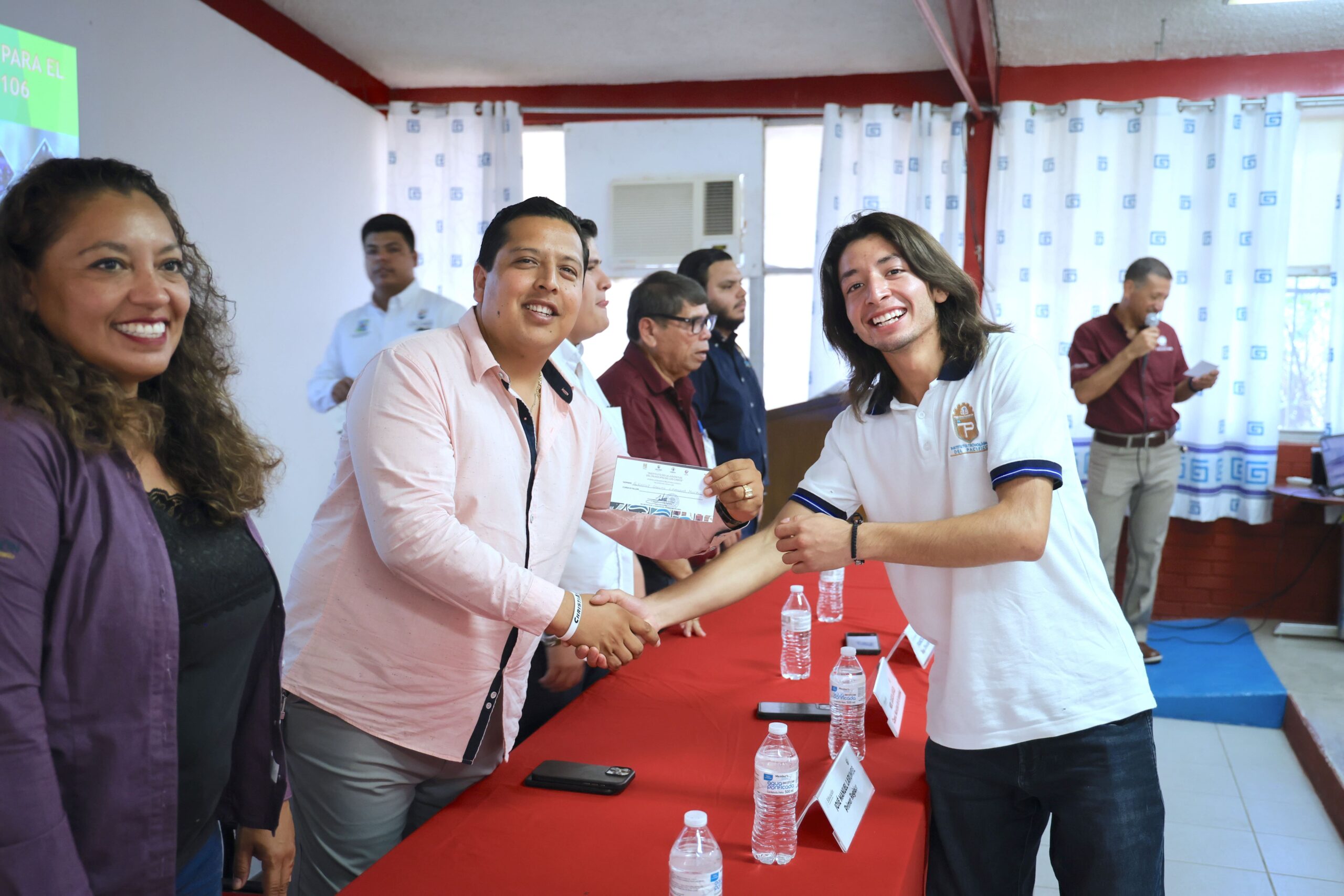 Entregan 23 becas del CECATI #106 a jóvenes de Los Cabos