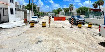 Ayuntamiento de Los Cabos e iniciativa privada inician construcción con concreto asfáltico en vialidad de Arcos del Sol