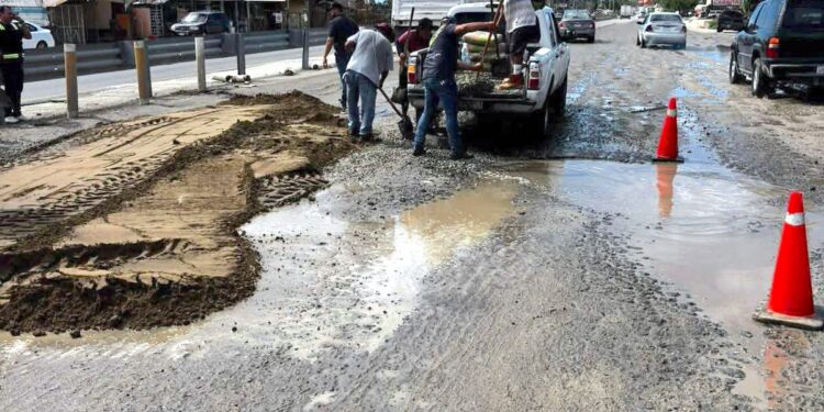 Realizan jornada emergente de bacheo en el vado de Santa Rosa, en San José del Cabo