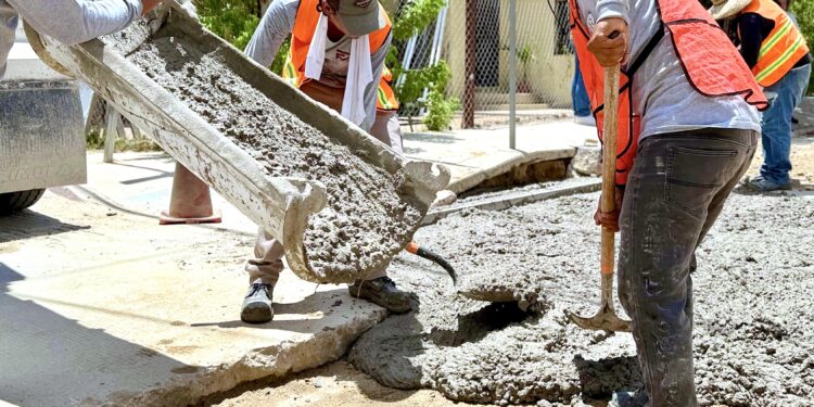 Con el programa Cazabaches se atienden afectaciones en vialidades de Los Cabos