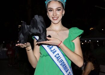 Programa “Orígenes de Los Cabos” recibe visita de Miss Baja California Sur en plaza Amelia Wilkes