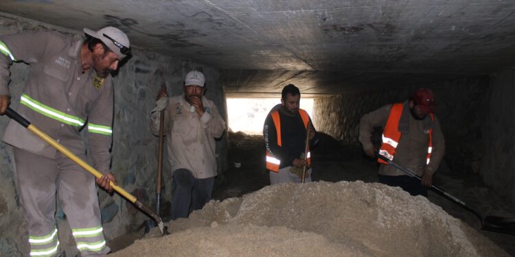 Se libera el paso del puente Paseo Barlovento junto a la Unidad Deportiva en SJ