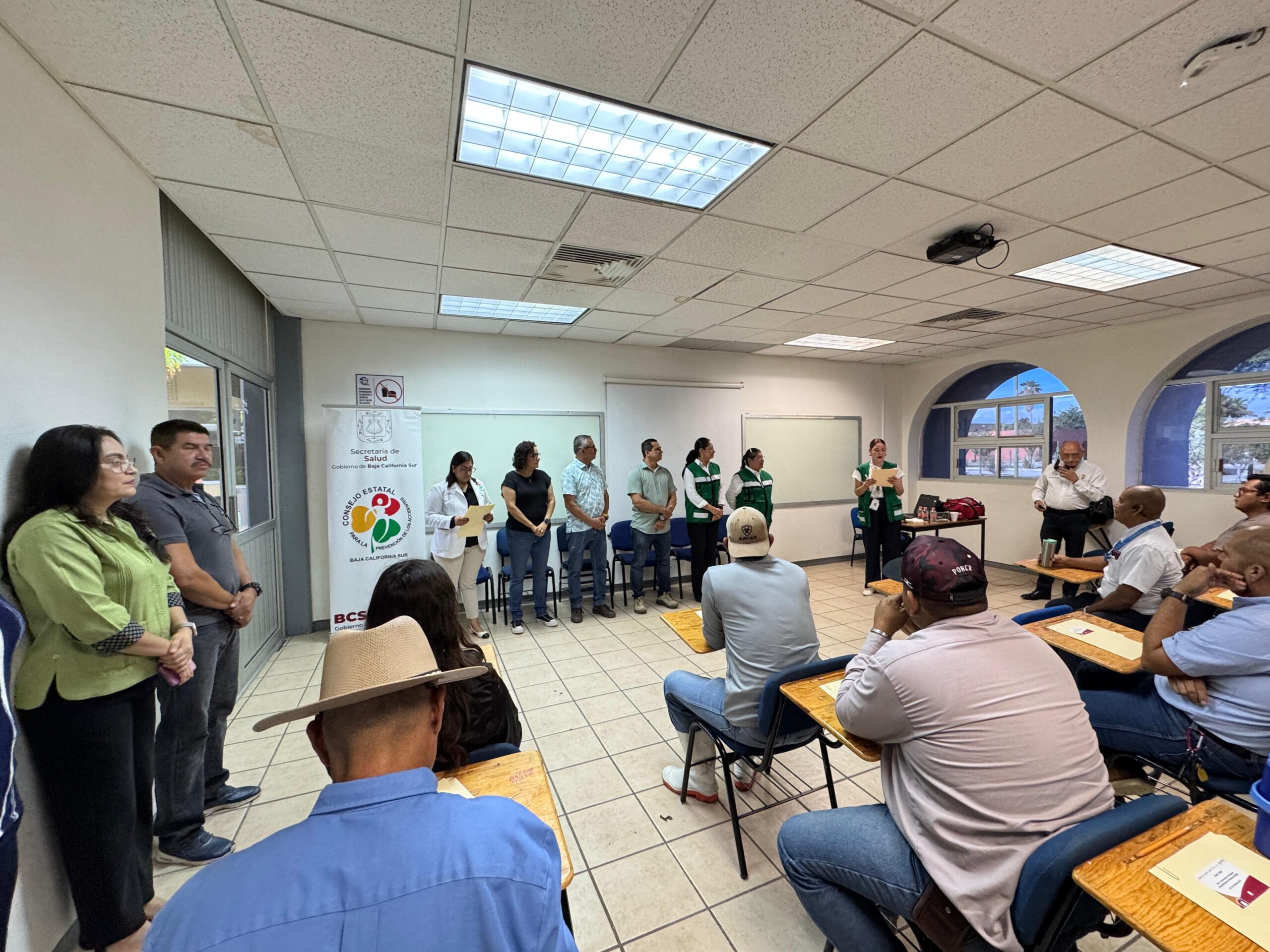 Imparten curso-taller en la UABCS sobre respondientes en primeros auxilios