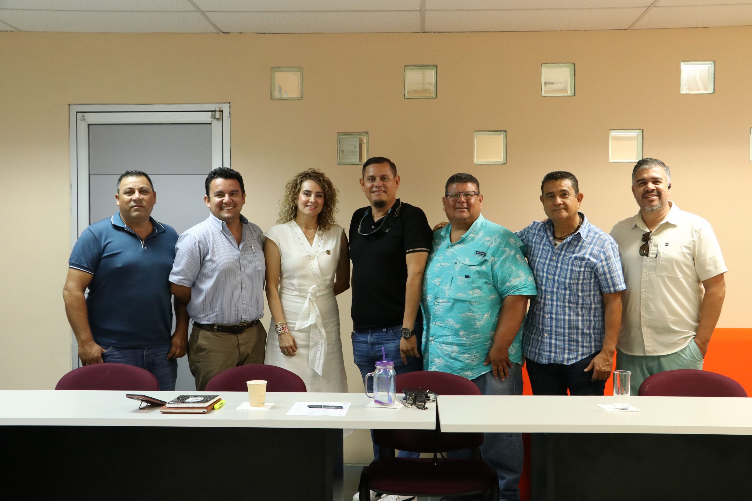 UABCS y prestadores turísticos del Malecón de La Paz exploran esquema de capacitación conjunta