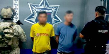 Seguridad Pública de Los Cabos logra detención a dos masculinos por presunto robo a lugar cerrado