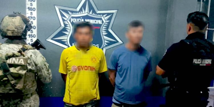 Seguridad Pública de Los Cabos logra detención a dos masculinos por presunto robo a lugar cerrado
