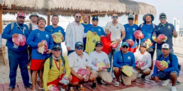 El XV Ayuntamiento de Los Cabos fortalece acciones de seguridad con entrega de uniformes a guardavidas