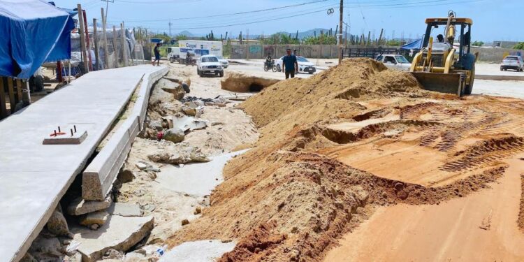 Refuerza Ayuntamiento de Los Cabos acciones de desazolve de vialidades, limpieza y rehabilitación en colonias 