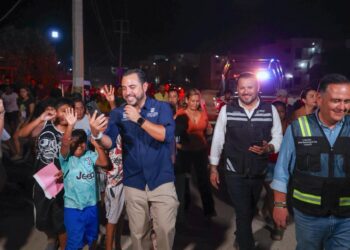 “Senderos seguros”: Se ilumina la colonia López Obrador con 1 km de alumbrado solar 