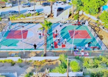 Rehabilita Cabildo de Los Cabos cancha de baloncesto en colonia Country del Mar